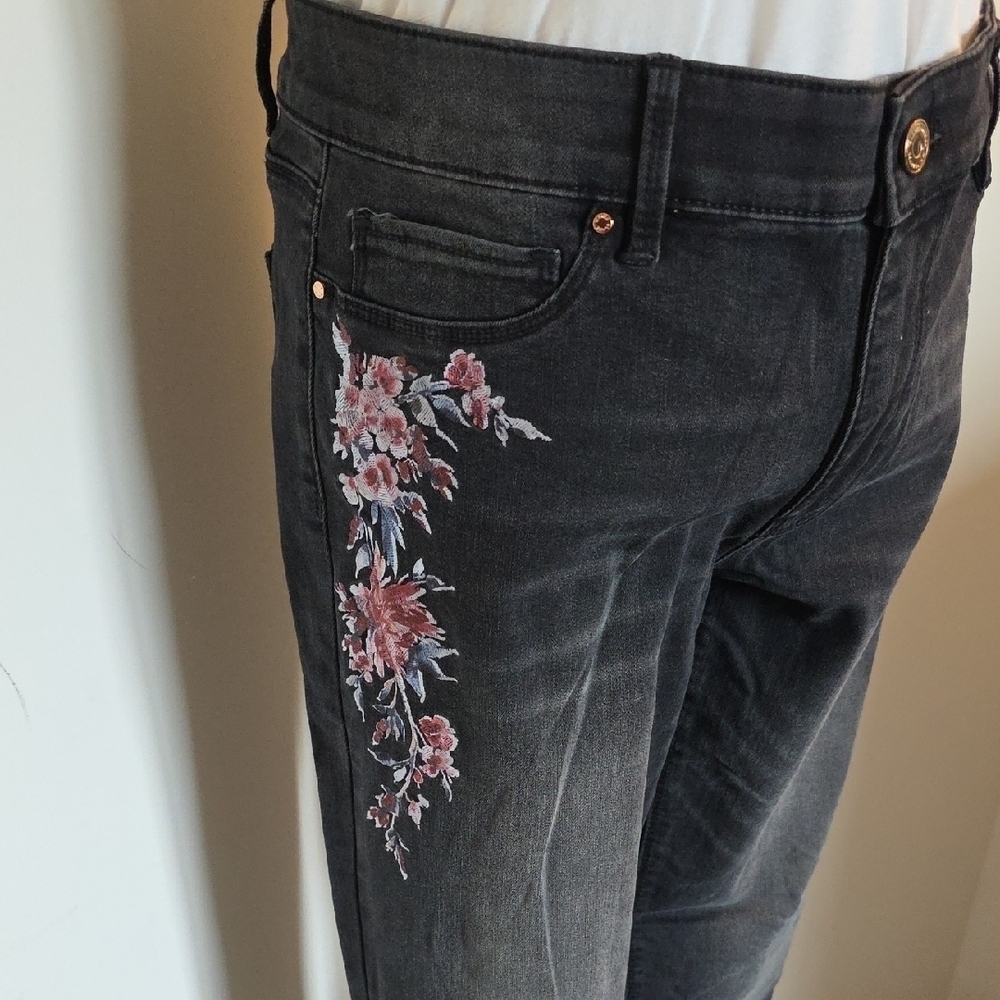 White House Black Market Jeggings with Floral Detail - Picture 3 of 8